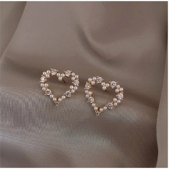 NWT Diamond Heart Shape Earrings - Picture 3 of 7